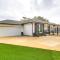 6 Mi to Navarre Beach Home with Large Covered Porch - نافار