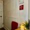 Tiny Private Room at the Upper Level of a Big House with Shared Bathroom - سياتل