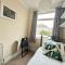 Stylish 5-Bed Retreat with WIFI - Near UWE & MOD - 布里斯托