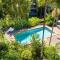 6 Pacific Outlook Modern unit with lovely Ocean Views Pool in Complex Walk to Beach
