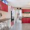25 Jacaranda Lodge & Backpackers