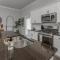 Luxe, Central, & Contemporary - A Modern Utopia! Tv in each room