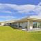 Entire Poolside Accommodation - Blenheim