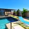 Modern luxury 4-Bedroom Villa with Private Pool, BBQ flic en flac
