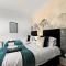 30 percent off! Sophisticated 2 bed in Central Dewsbury - 迪斯伯里