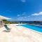 Ficula Nou Beachfront Villa with private pool - Punta Grossa