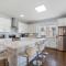 Luxe Beach Estate - 4 Bedrooms and 3 Bathrooms