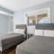 Luxe Beach Estate - 4 Bedrooms and 3 Bathrooms