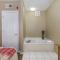 Colonial Crest Condo Unit #113 condo - 鸽子谷