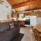Harrisons Hanger - Cozy cabin with a fairly nice view of the tree line! Wood burning fireplace!