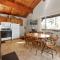 Harrisons Hanger - Cozy cabin with a fairly nice view of the tree line! Wood burning fireplace!
