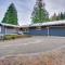 quarter Mi to Beach Family Home with Spacious Deck! - Лэнгли