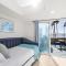 Beachfront Retreat with Ocean Views Private Rooftop Deck Walk to Pier and Town - Newport Beach