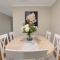 Thane Retreat - Cosy Ambience, Modern Entertaining