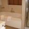 2br-sleeps4-pool-freeparking-trenythonestate - 帕
