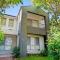3BR family home, townhouse with free community pool and tennis court access