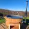 Hill Top Hideaway Shepherds Hut with Hot Tub - Woodham Mortimer
