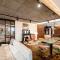 SKY21 LUX Stay with Pool, Gym, Spa & City Views - Lucemburk