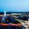SKY21 LUX Stay with Pool, Gym, Spa & City Views - Lucemburk