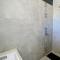 Modern Studio with Balcony in Prime Sea Point - Kapstadt