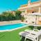 Pareada con piscina privada y con vistas