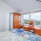 The Annexe, Laburnum