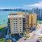 Bayfront 2BR w/ Bay View & Balcony - فورت مايرز بيتش