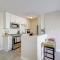 2 Mi to Beaches Condo with Patio in Port Hueneme! - ميناء هوينيميه