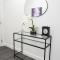 Cosy 1 Bedroom Apt By LS2G Short Lets & Serviced Accommodation Greater London With Free WIFI - Лондон