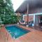Casa com piscina -100 metros da praia.