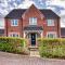 Beautiful 4-Bed Detached House - Pool table - Superfast Wi-Fi - Driveway for two vehicles - Gloucester