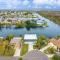 Newly Remodeled Gulf Canal Home With Floating Dock and Kayaks - Hernando Beach