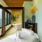 360 Splendor 105B-Ocean View Condo-Breakfast Included!