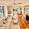 AMAZING location! 1 min stroll to Beach & Sea Views!