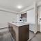 Comfy 2-Bed Near the Lake with Secure Parking - Tuggeranong