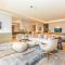 Sleek & Modern 1BR with Luxury Pool in JVC - 迪拜