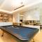 Sleek & Modern 1BR with Luxury Pool in JVC - 迪拜