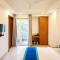 FabHotel La Paz Stay B&B