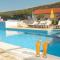 Dvori Stipanovi with heated pool and jacuzzi - Donje Rašćane