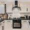 Double Bedroom Spacious Home near NEC JLR HS2 BHX Airport with Free Parking and wifi - Solihull
