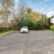 Double Bedroom Spacious Home near NEC JLR HS2 BHX Airport with Free Parking and wifi - Solihull