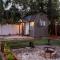 Stylish 4BR with Outdoor Space, Busch Gardens - Renovated