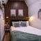 Stylish 4BR with Outdoor Space, Busch Gardens - Renovated