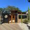 Casa Aura: Beachfront Premium Hostel - 塔马林多