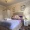 The Libra - Adults Only B&B with carpark