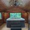 Red Roof mountain cabin with Starlink internet! - Stanley