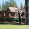 Venture in Tahoe Donner by Tahoe Getaways - 4 BR W Hot Tub, Pool Table, Great for Kids! - 特拉基
