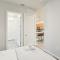 Elegant Downtown 1BD Condo with Pool & Gym - 沃思堡