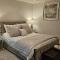 Beautiful One Bed Studio Flat - Dog Friendly