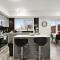 NEW Stylish 2BR Suite With Sofa Bed, 7 Mins to Niagara Falls and Sleeps 6 - Niagara Falls